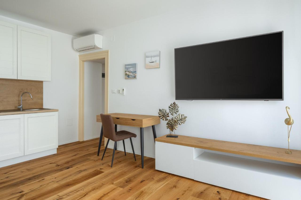 Deluxe Apartment Antonija Porec Bagian luar foto