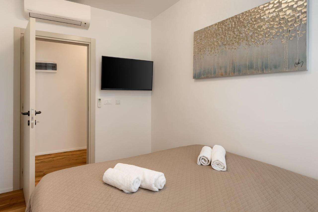 Deluxe Apartment Antonija Porec Bagian luar foto